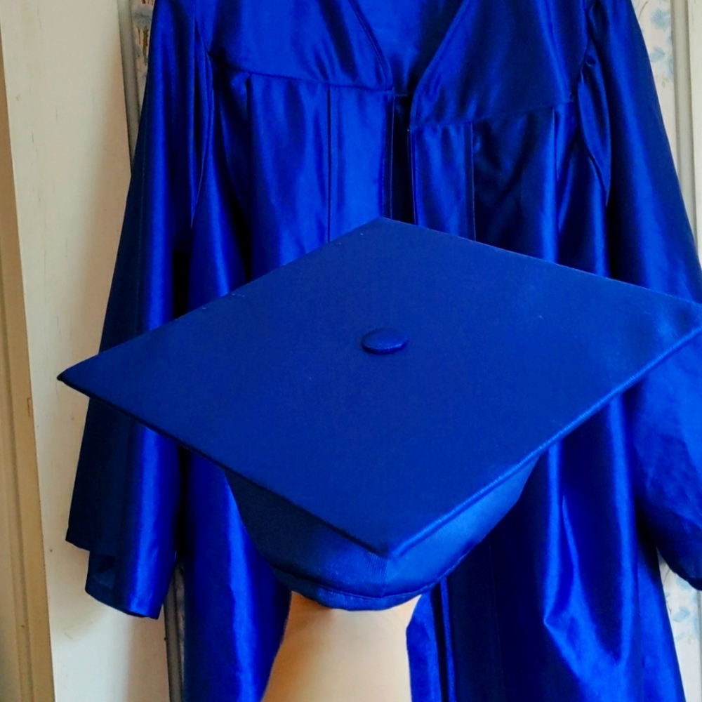 🎓Graduation Cap & Gown